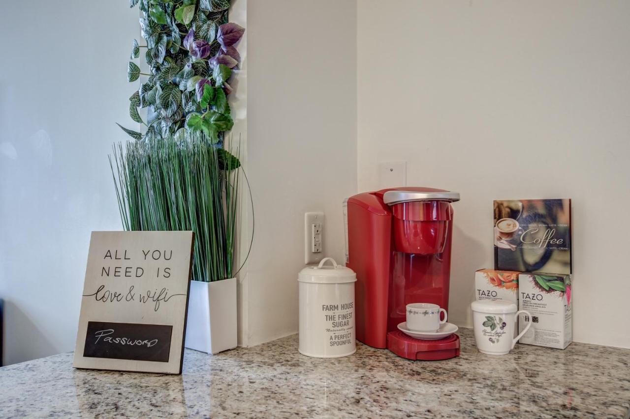 The Benetton Suite - Square One 1 Bedroom + Den + 1 Parking Мисисага Екстериор снимка
